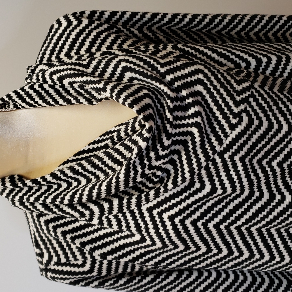 NWOT skies are blue size XS oversized black-and-white  cardigan. F40 - Picture 2 of 9